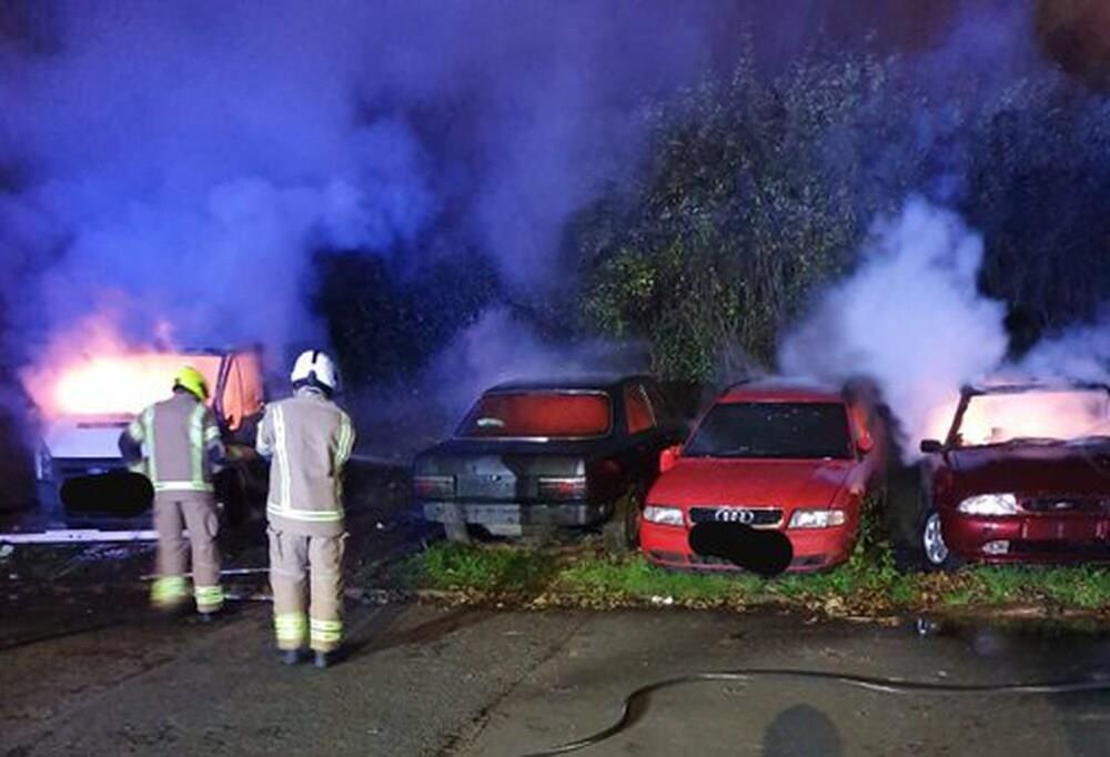 Pożar czterech samochodów w West Bromwich. Zostały podpalone