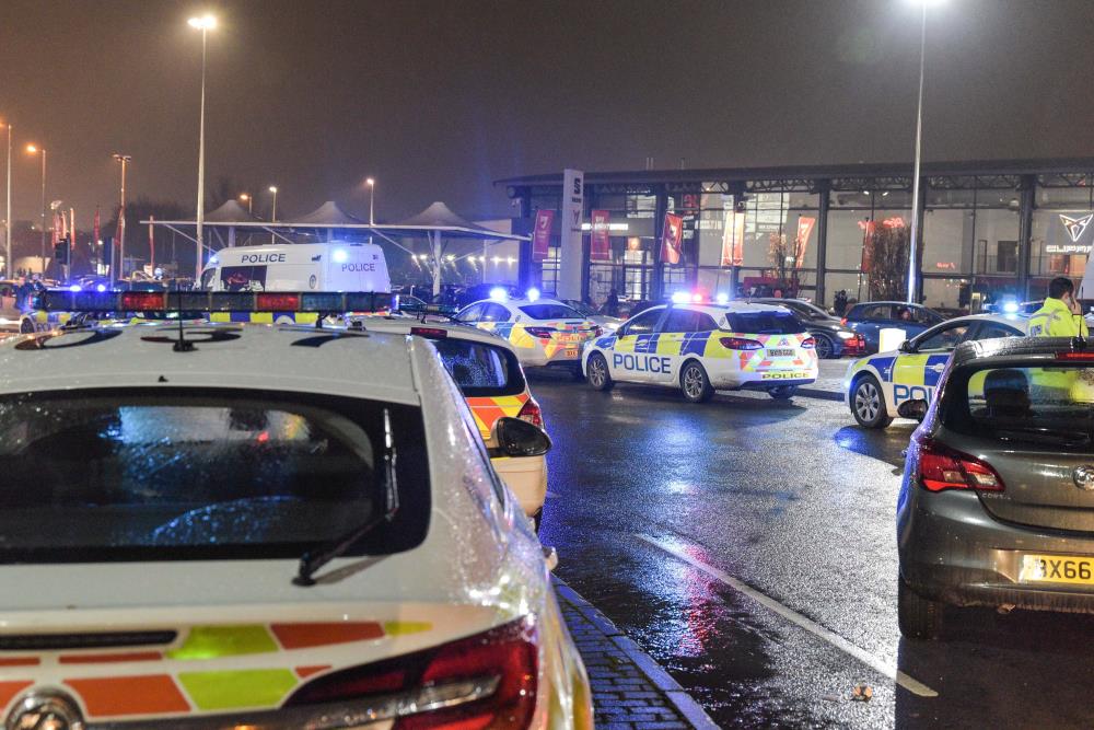 Zamieszki i ewakuacja Star City: 5 nastolatków aresztowanych, skonfiskowano 2 maczety