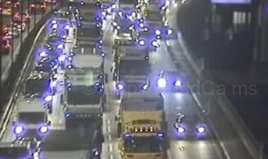 Uwaga: dziewięciomilowy korek na autostradzie M6