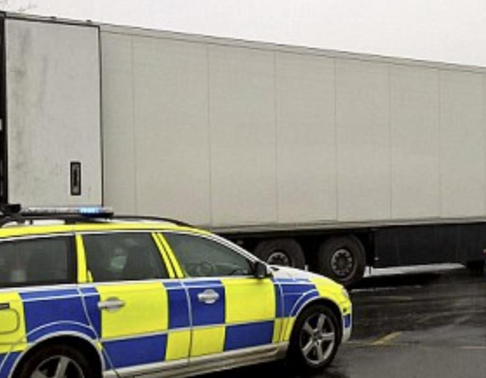 Dziewięciu imigrantów znaleziono w naczepie ciężarówki w pobliżu Weston Park
