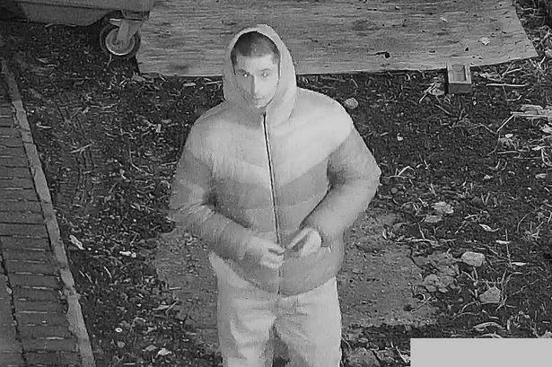 Mężczyzna włamał się do domu i napastował seksualnie chłopca w jego sypialni