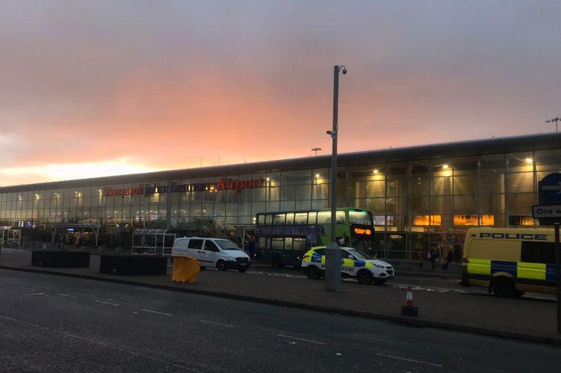 Pilne: Samolot wypadł z pasa startowego. Lotnisko w Liverpoolu zamknięte