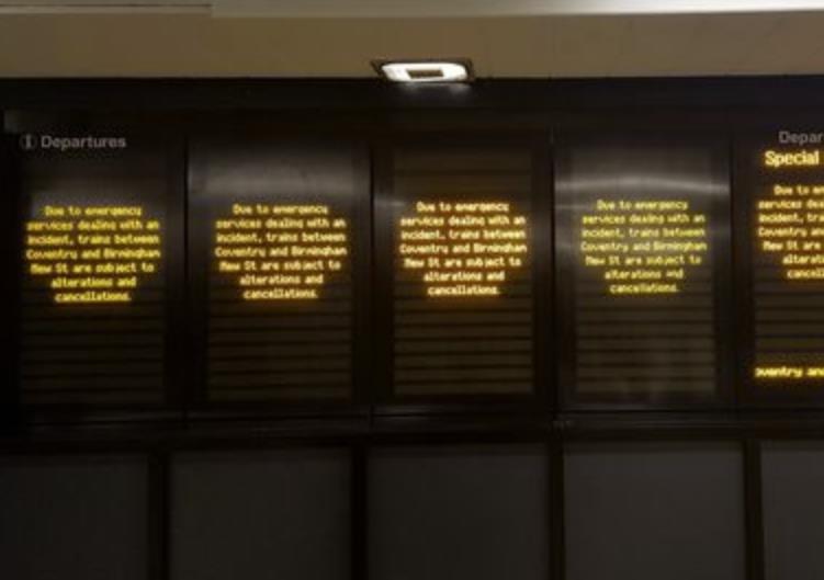 Chaos na kolei. Jedna osoba potrącona przez pociąg między Birmingham a Coventry