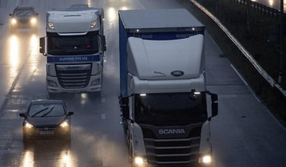 Na autostradzie M6 znaleziono chłopca, który nie ma pojęcia, w jakim jest kraju i gdzie są jego rodzice