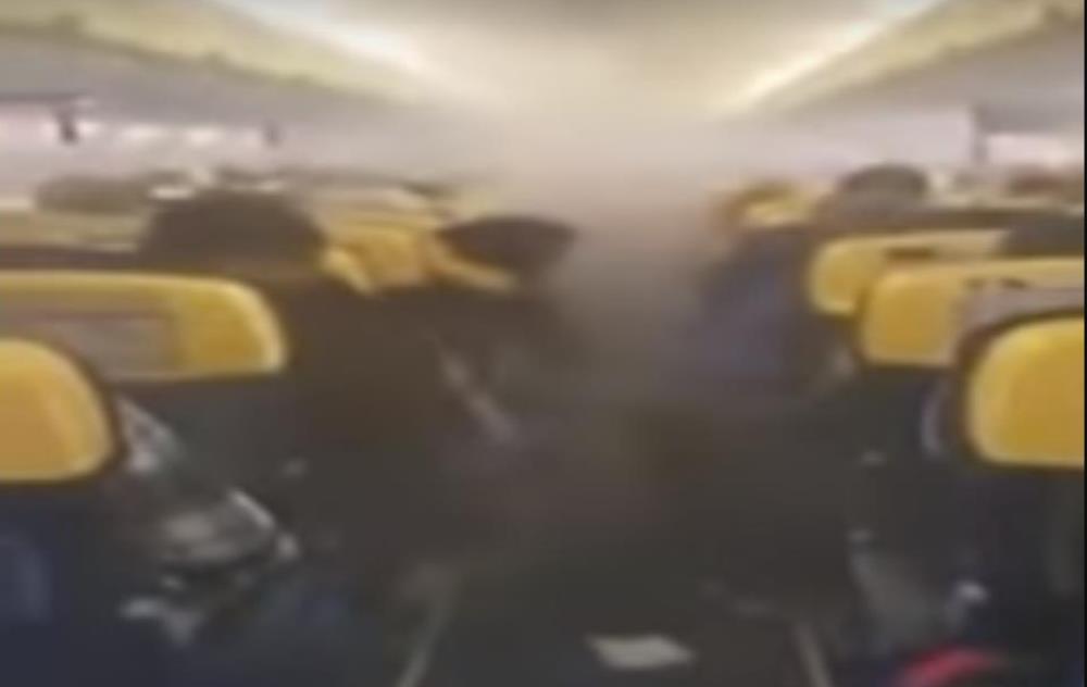 Na pokładzie Ryanaira wybuchła panika. Samolot musiał awaryjnie lądować, bo cały pokład wypełnił się dymem