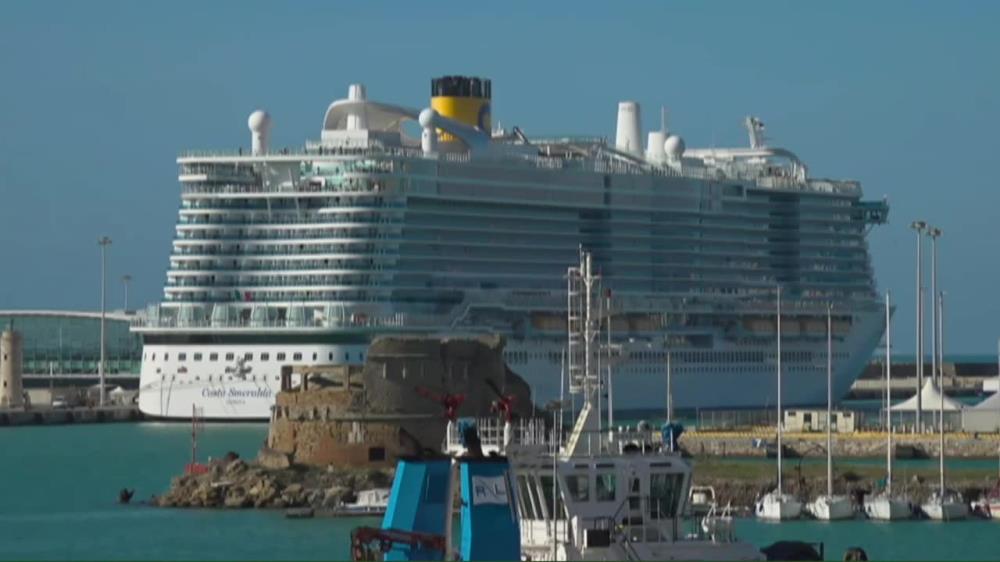 Ponad 6 tys. osób uwięzionych na statku przez podejrzenie koronawirusa u Chińczyków na pokładzie