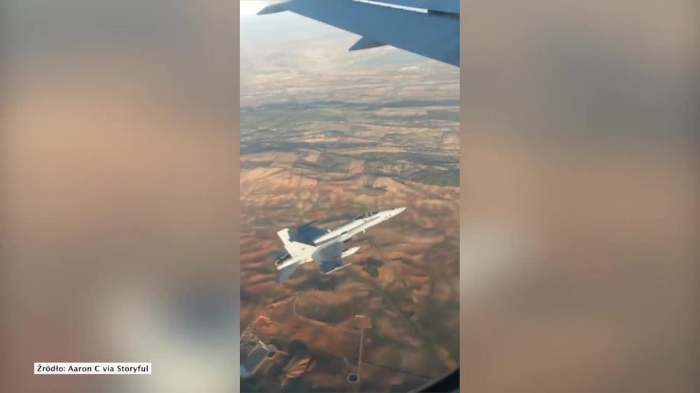 Awaryjne lądowanie Boeinga w Madrycie po uszkodzeniu silnika. Maszynę eskortował myśliwiec F-18