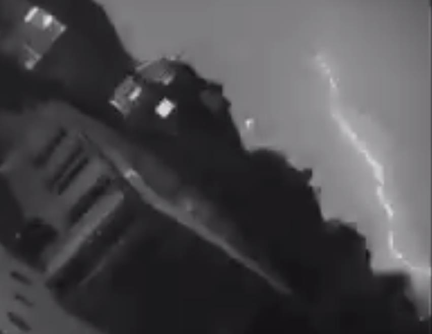 Sztorm Ciara: Piorun uderzył w samolot lecący nad Birmingham