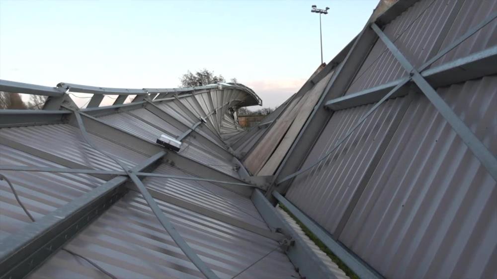 Stadion zniszczony przez sztorm Ciara. Silny podmuch zerwał jedną z trybun