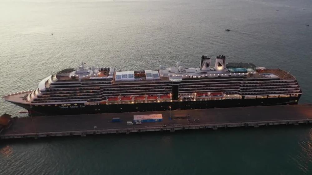 Przez dwa tygodnie nie mógł zawinąć do portu z powodu podejrzenia koronawirusa na pokładzie