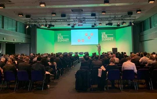 Pacjentka zakażona koronawirusem brała udział w konferencji, w której uczestniczyło 250 osób