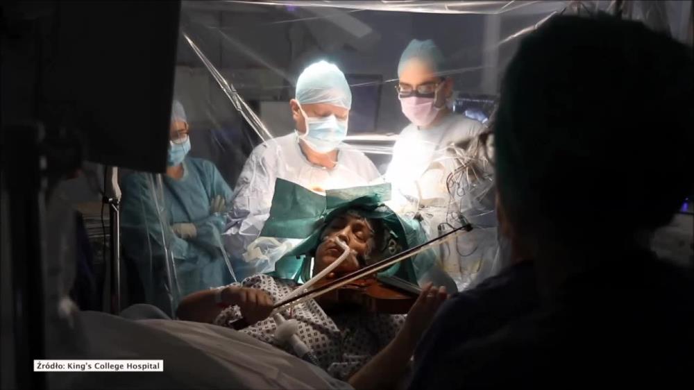 Skrzypaczka grała w trakcie zabiegu usuwania guza mózgu. Szpital w Londynie opublikował nagranie z operacji