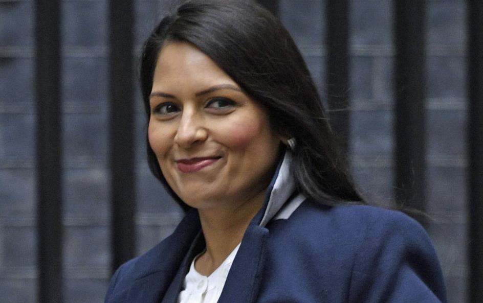 Rodzice Priti Patel nie zostaliby wpuszczeni do UK, gdyby obowiązywał systemem punktów imigracyjnych