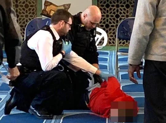 PILNE: Atak nożownika w meczecie w Londynie