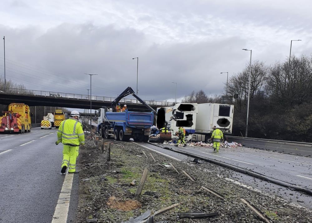 Wypadek na M6. Autostrada zamknięta w obu kierunkach w pobliżu Walsall
