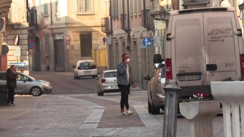 Ulice włoskich miast opustoszały. Już 3 ofiary koronawirusa, 133 osoby są zakażone