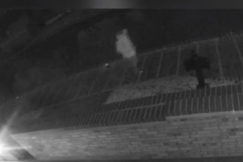 Ciało mężczyzny znalezione w kanale. Policja publikuje nagranie pokazujące jego ostanie chwile życia