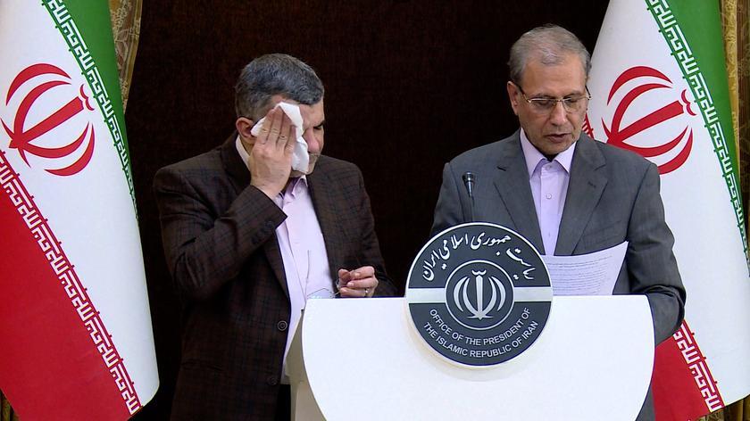 Ocierał pot z czoła, gdy informował o zakażeniach. Teraz u wiceministra zdrowia Iranu wykryto koronawirusa