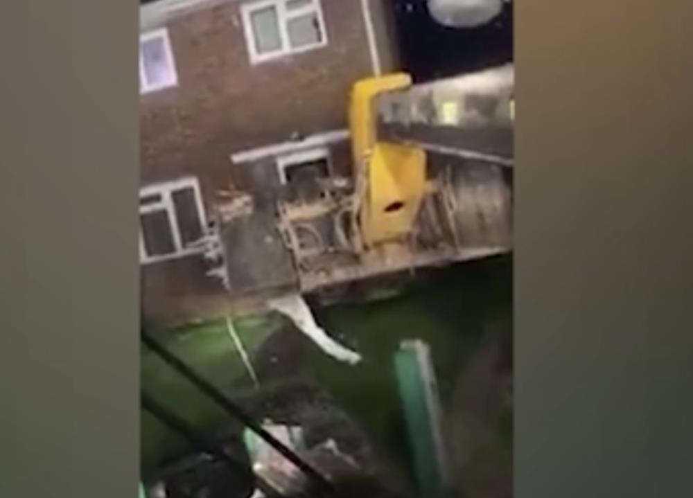 Podrzucili śmieci na budowę. Zobacz, jaka spotkała ich kara! Uważasz, że słuszna?