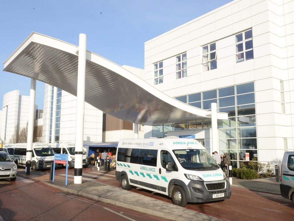 Trzy przypadki koronawirusa w Wolverhampton, jeden w Dudley, zamknięto przychodnię