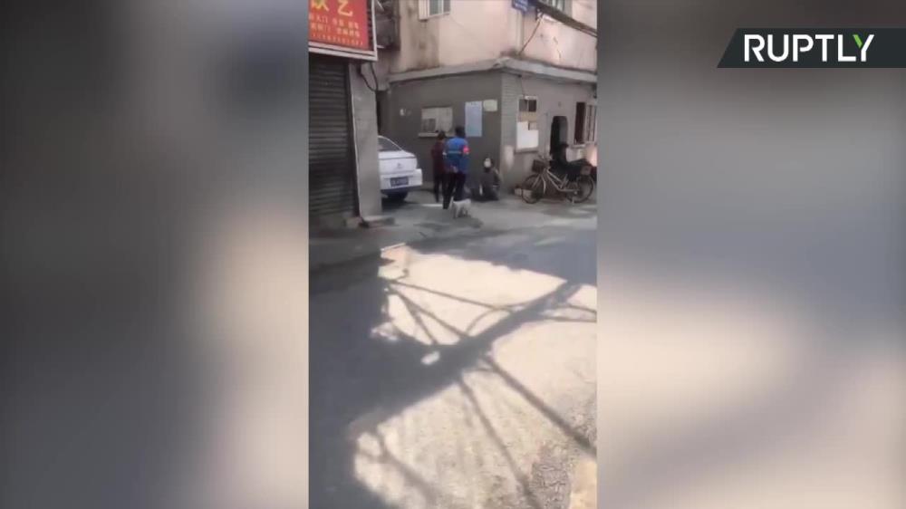 Mieszkańcy Wuhanu wychodzą na ulicę. Wczoraj nie odnotowano żadnego nowego przypadku koronawirusa