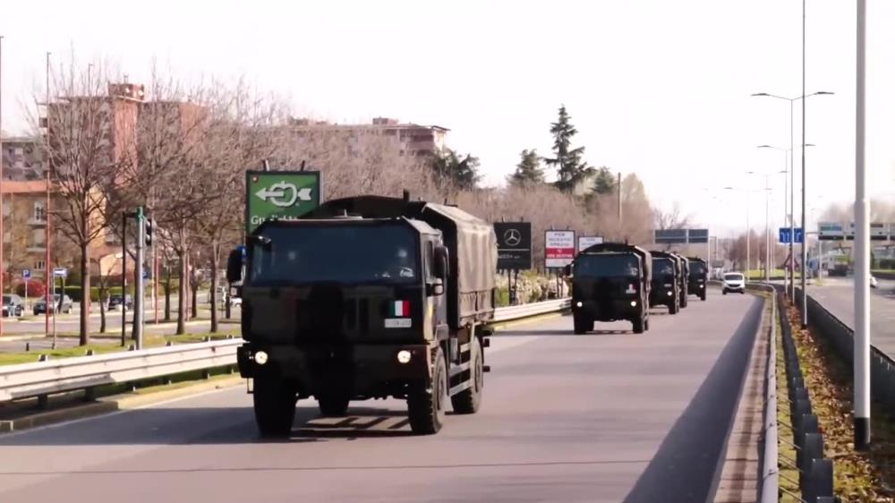 Wojskowe ciężarówki wywożą ciała spod Mediolanu. Krematoria nie nadążają z paleniem zwłok