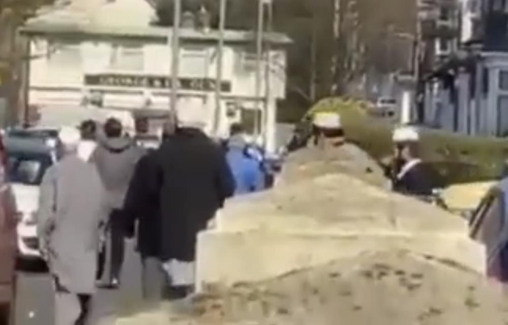 Muzułmanie gromadzili się w meczecie po wprowadzeniu zasad dystansu społecznego? Oświadczanie policji