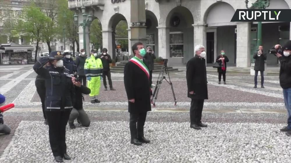 Minuta ciszy w Bergamo. Burmistrz miasta oddał hołd ofiarom pandemii koronawirusa