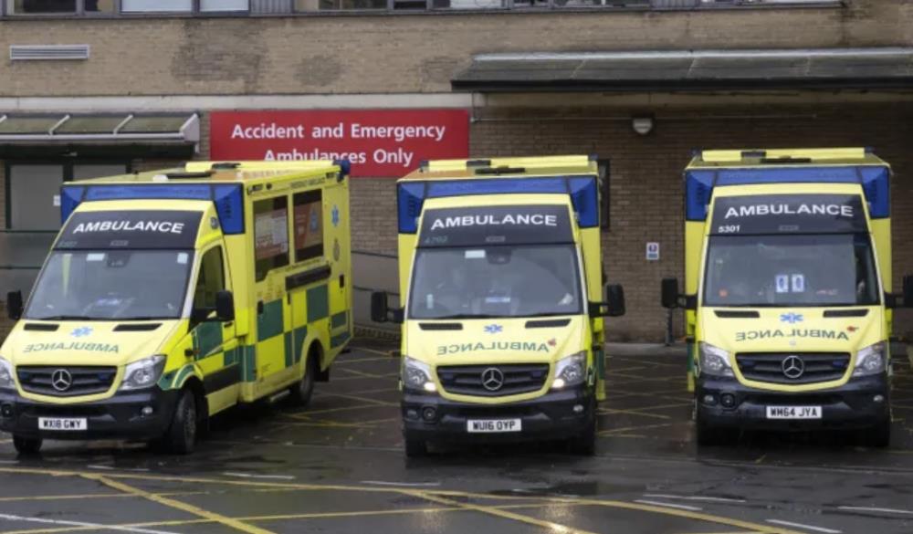 28 z 381 osób, które zmarły po zakażeniu koronawirusem ostatniej doby nie miało chorób współistniejących