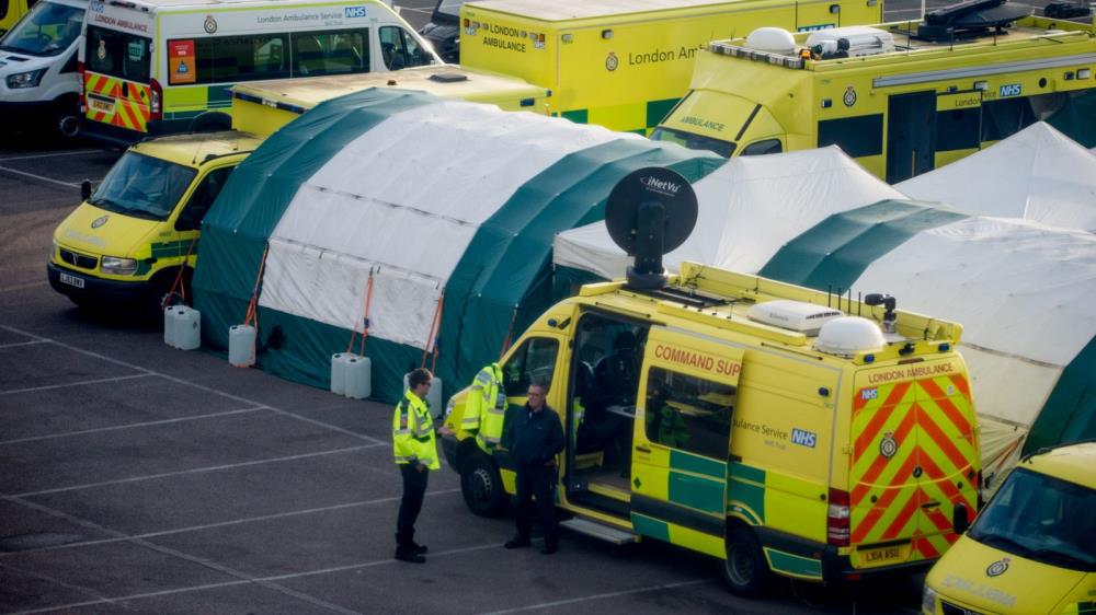 Prawie 1000 śmiertelnych ofiar koronawirusa w Wielkiej Brytanii w ciągu jednego dnia