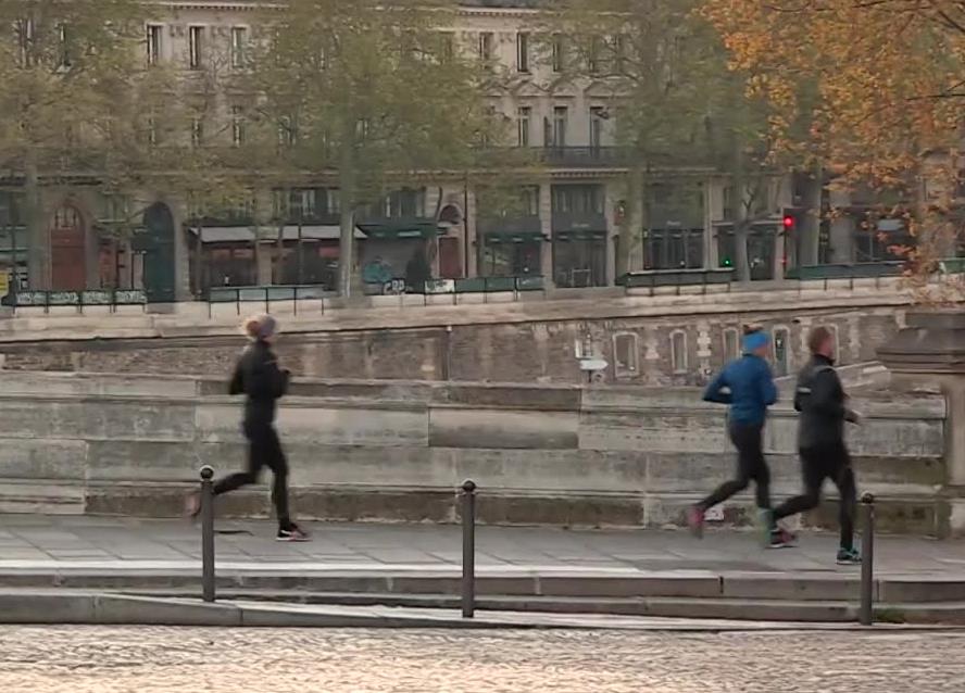 Paryż wprowadził zakaz aktywności fizycznej poza domem w godzinach 10-19