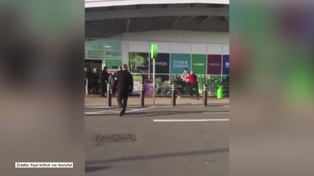 Pluł i kaszlał na pracowników supermarketu. Został zatrzymany przez brytyjską policję