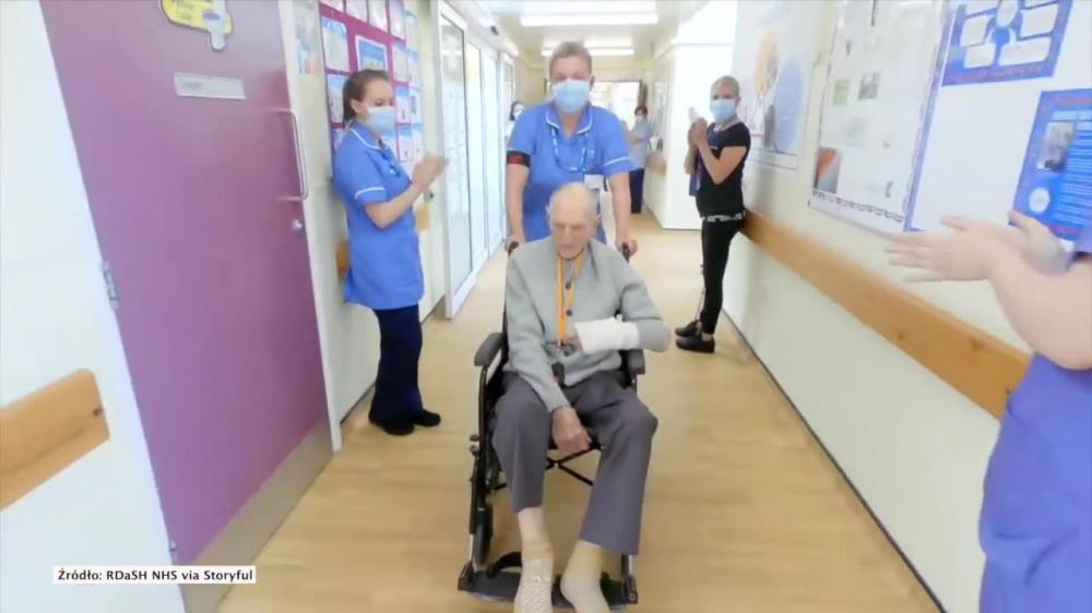99-letni weteran II wojny światowej wygrał z koronawirusem. Pracownicy szpitala pożegnali go oklaskami