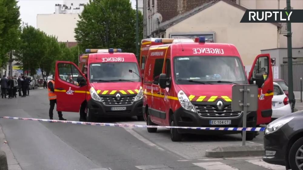 Samochód wjechał w dwóch policjantów na przedmieściach Paryża. Prawdopodobny motyw terrorystyczny