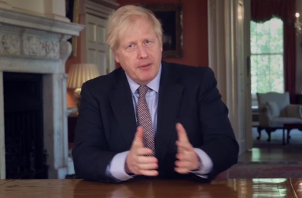 Johnson: Jeszcze nie jest czas, by znosić ograniczenia, ale można powoli i warunkowo je łagodzić