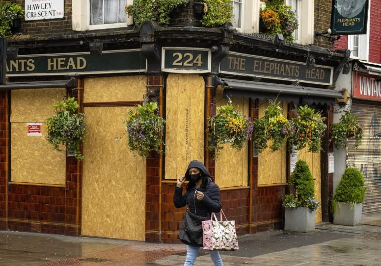 Powrót do pracy – salony fryzjerskie, puby i restauracje pozostaną zamknięte co najmniej do 4 lipca