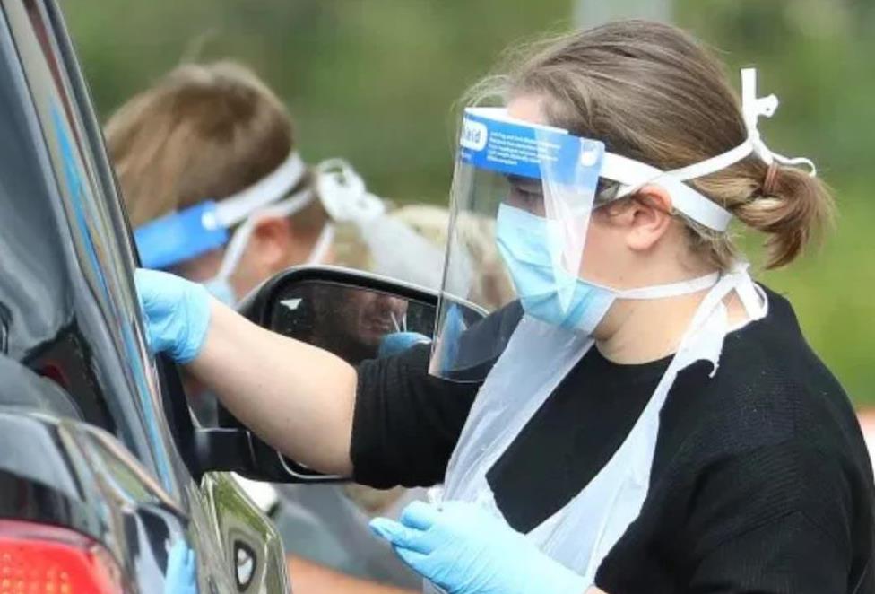 Kolejne 351 osób zmarło na Covid-19, łącznie 36 393