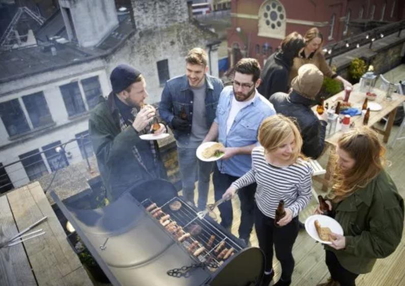 10-osobowe przyjęcia w ogrodzie lub grille. Rząd zezwoli na spotkania z rodziną i przyjaciółmi