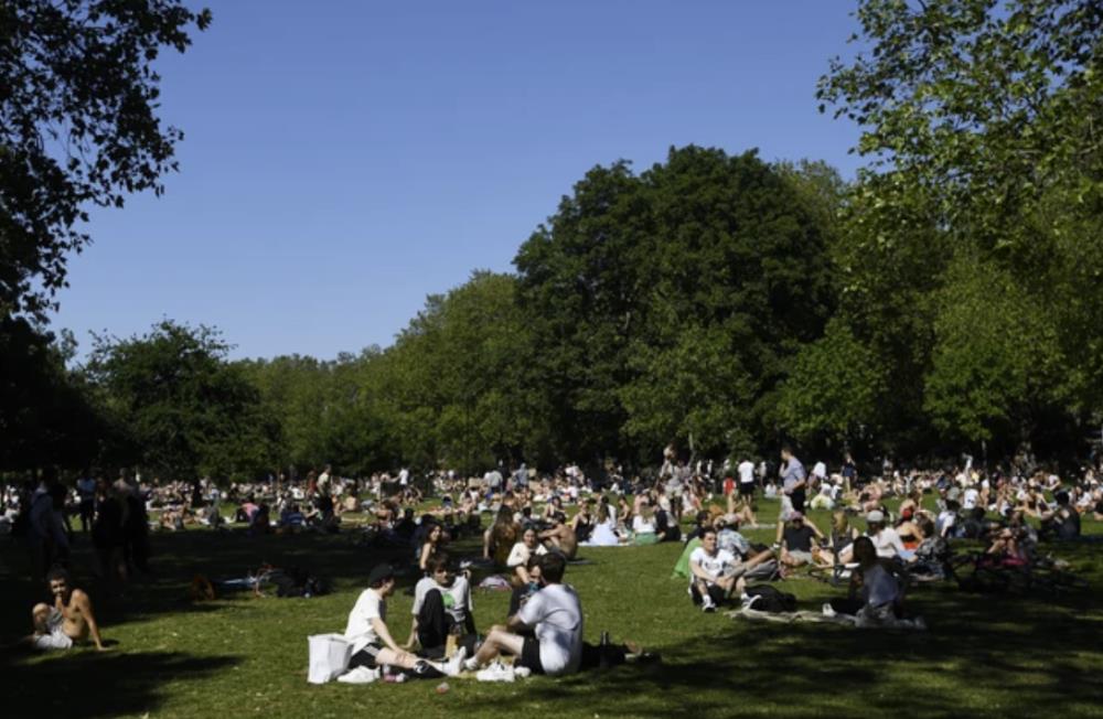 Od dziś poluzowanie restrykcji w Wielkiej Brytanii. Zobacz co można robić