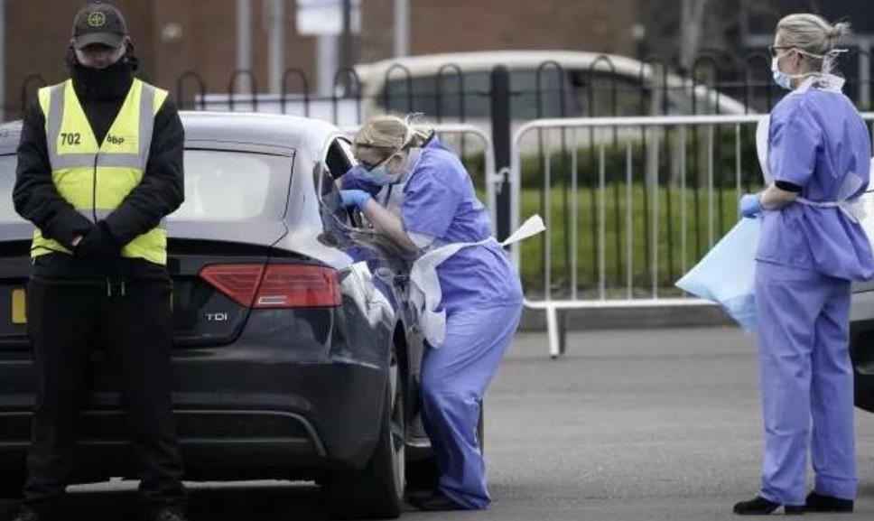 Liczba zakażeń koronawirusem w UK przekroczyła 300 tys.