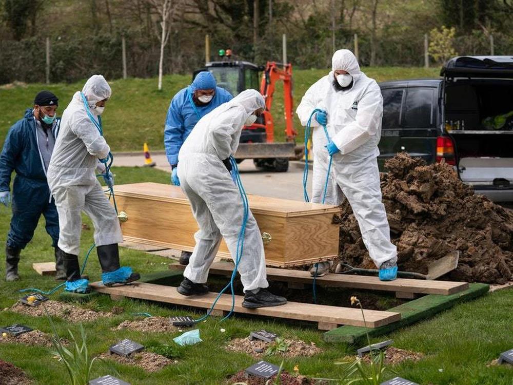 Rząd popełnił tragiczny błąd. Wprowadzenie restrykcji tydzień wcześniej zmniejszyłoby liczbę zgonów o połowę