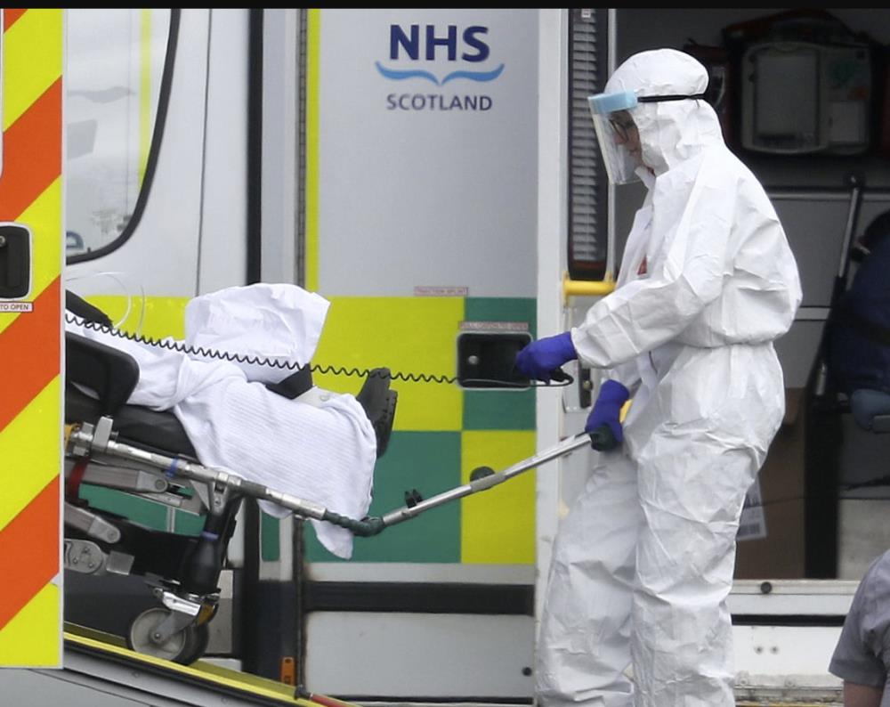 „Wielki przełom” w walce z koronawirusem. Lek za 5 funtów pomaga chorym na COVID-19.