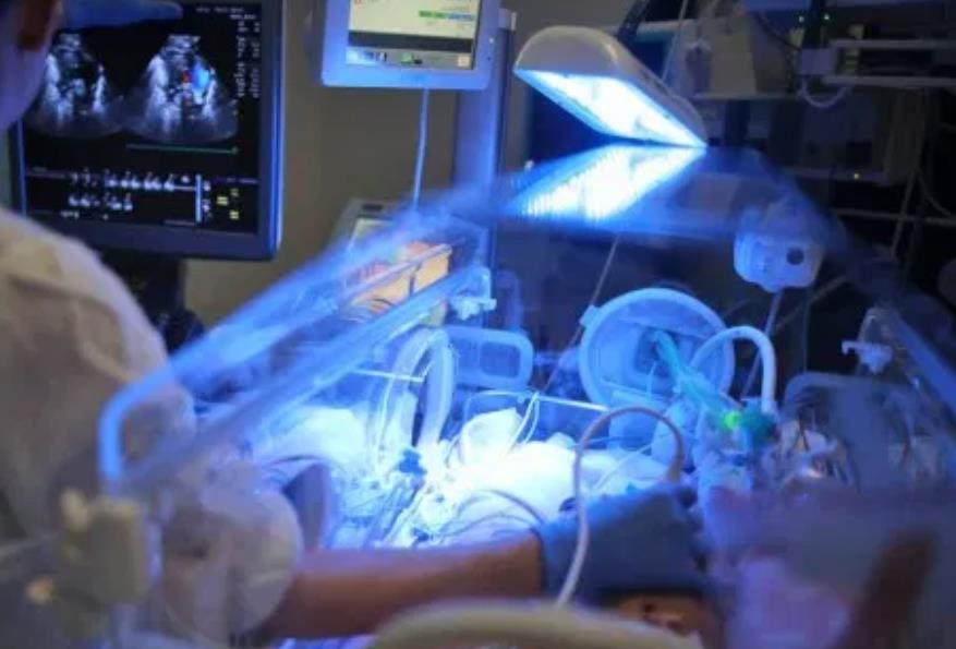 13-dniowe dziecko najmłodszą ofiarą koronawirusa w Anglii