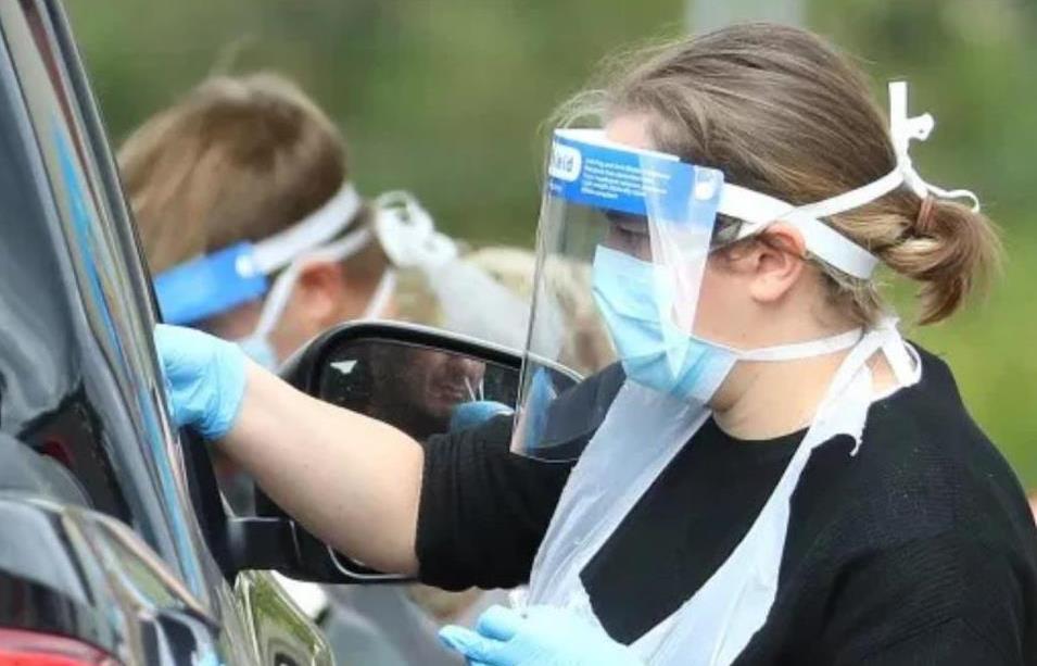 Liczba zgonów z powodu koronawirusa w UK przekroczyła 42 tys.