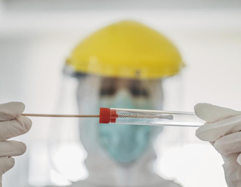 20-minutowy test na COVID-19 dla wszystkich mieszkańców Anglii