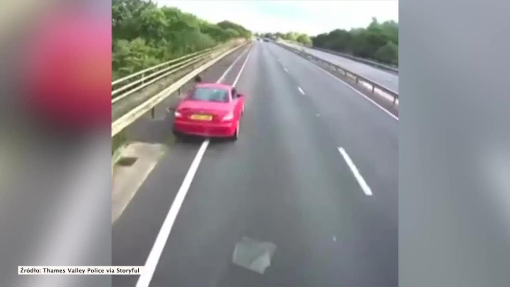 Zapatrzył się w telefon i wjechał w zepsuty samochód, który zatrzymał się na poboczu. Kierowca ciężarówki usłyszał wyrok