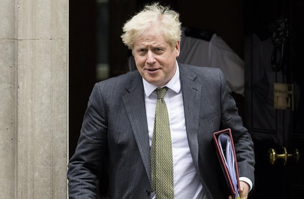 Naukowcy: Brytyjski rząd popełnia ten sam błąd co w marcu. Lockdown znów będzie za późno