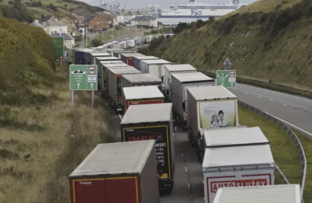Po brexicie ciężarówki utkną nawet w 100-kilometrowym korku z powodu kontroli celnej