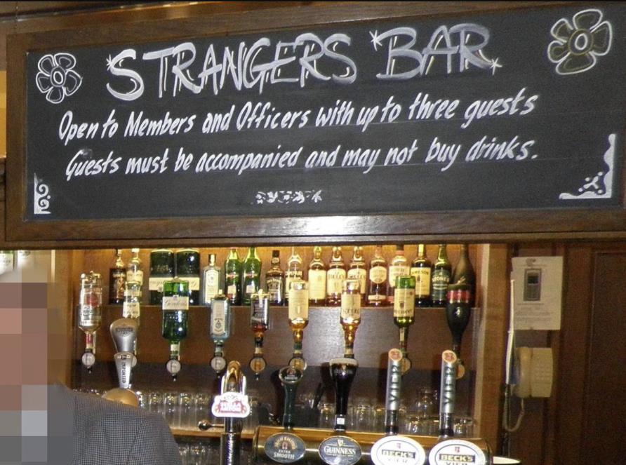 Bary w parlamencie nie zostały objęte restrykcjami i mogą być otwarte po godzinie 22:00