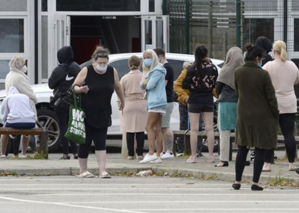 PILNE: 12 872 przypadków koronawirusa w UK. Prawie 2 razy więcej niż wczoraj